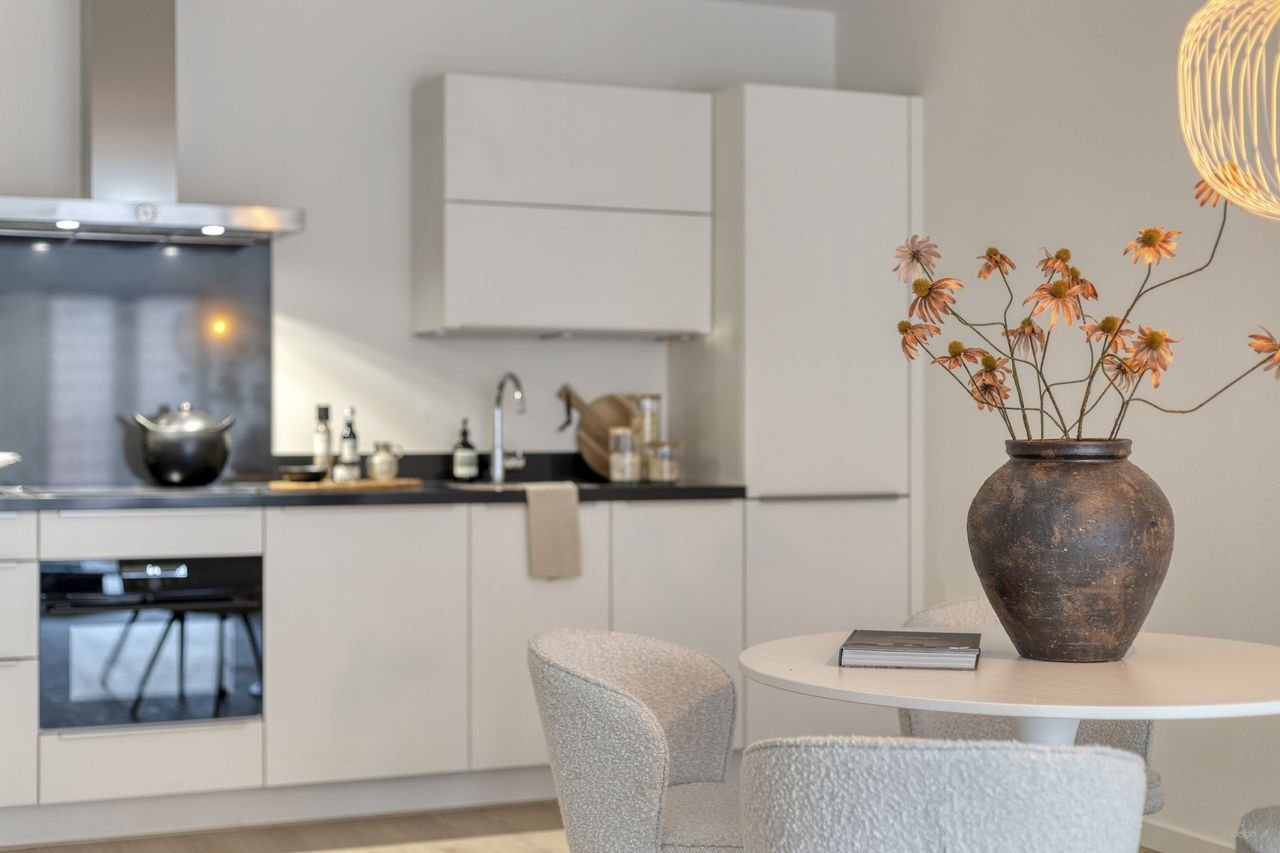 Modern living in the iconic Inde Lanscroon - Image 25