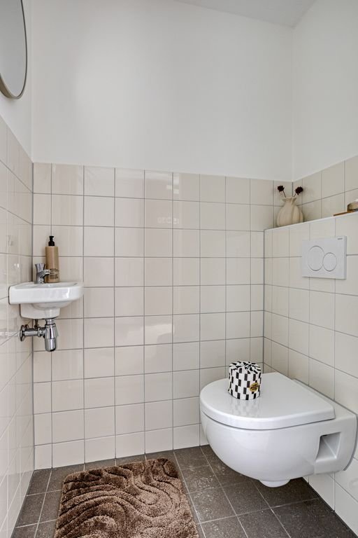 Modern living in the iconic Inde Lanscroon - Image 16