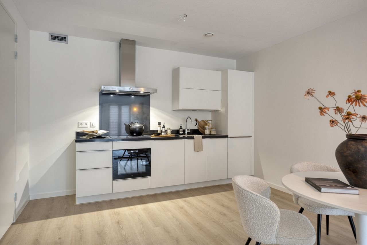 Modern living in the iconic Inde Lanscroon - Image 26