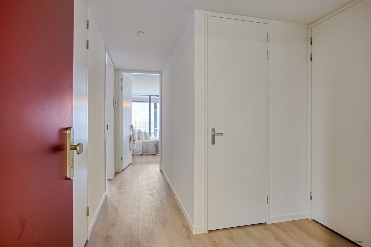 Modern living in the iconic Inde Lanscroon - Image 13