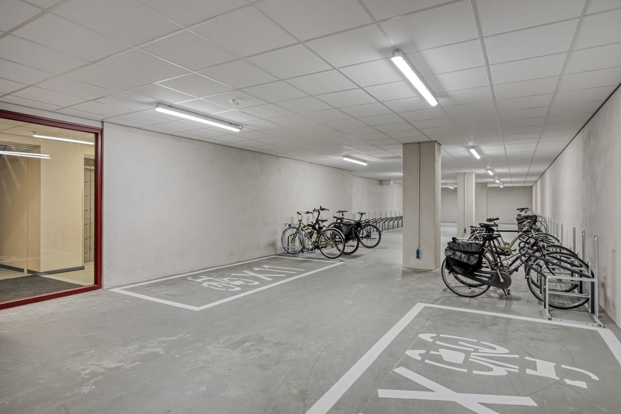 Modern living in the iconic Inde Lanscroon - Image 45