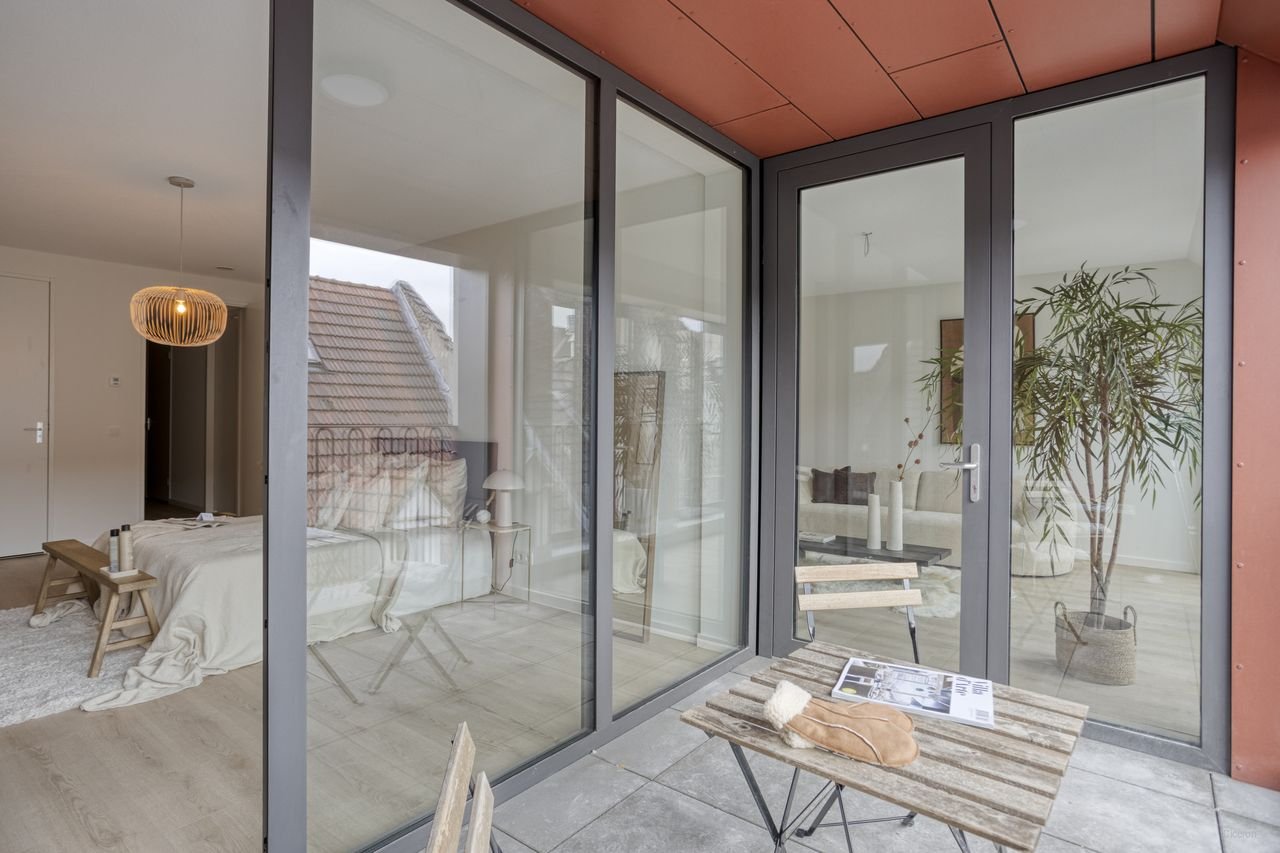 Modern living in the iconic Inde Lanscroon - Image 36