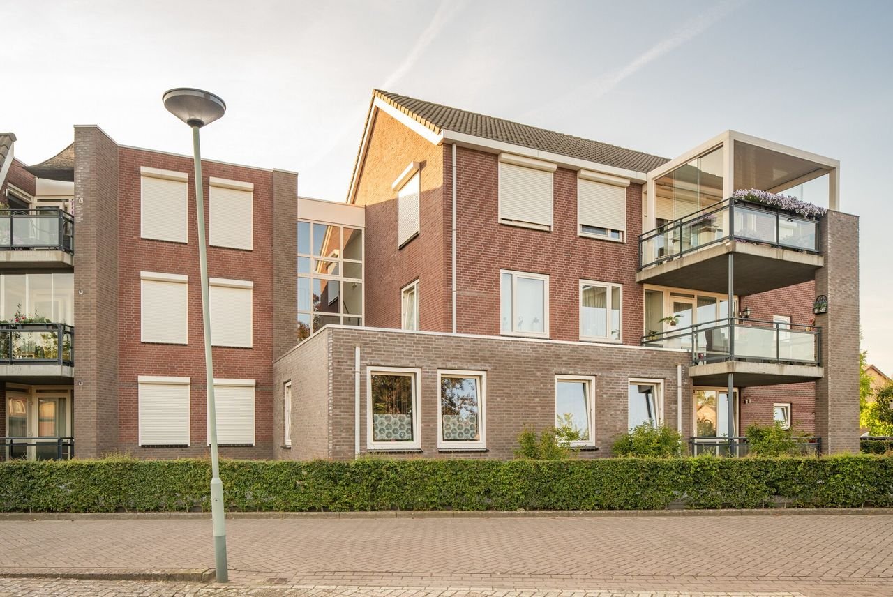 Licht appartement (136m²) met lift en balkon - Afbeelding 1