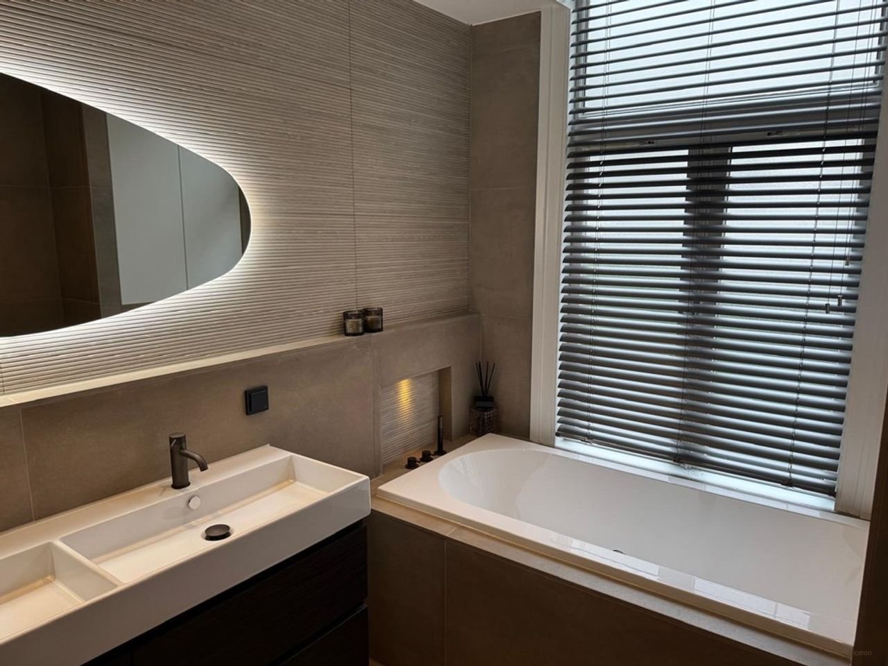 Living by Vondelpark: 76m² with terrace - Image 10