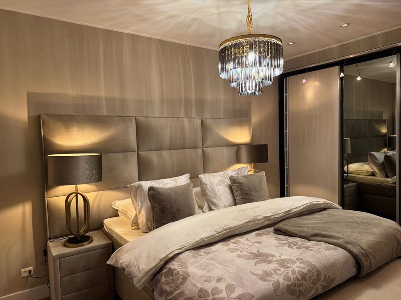 Living by Vondelpark: 76m² with terrace - Image 8