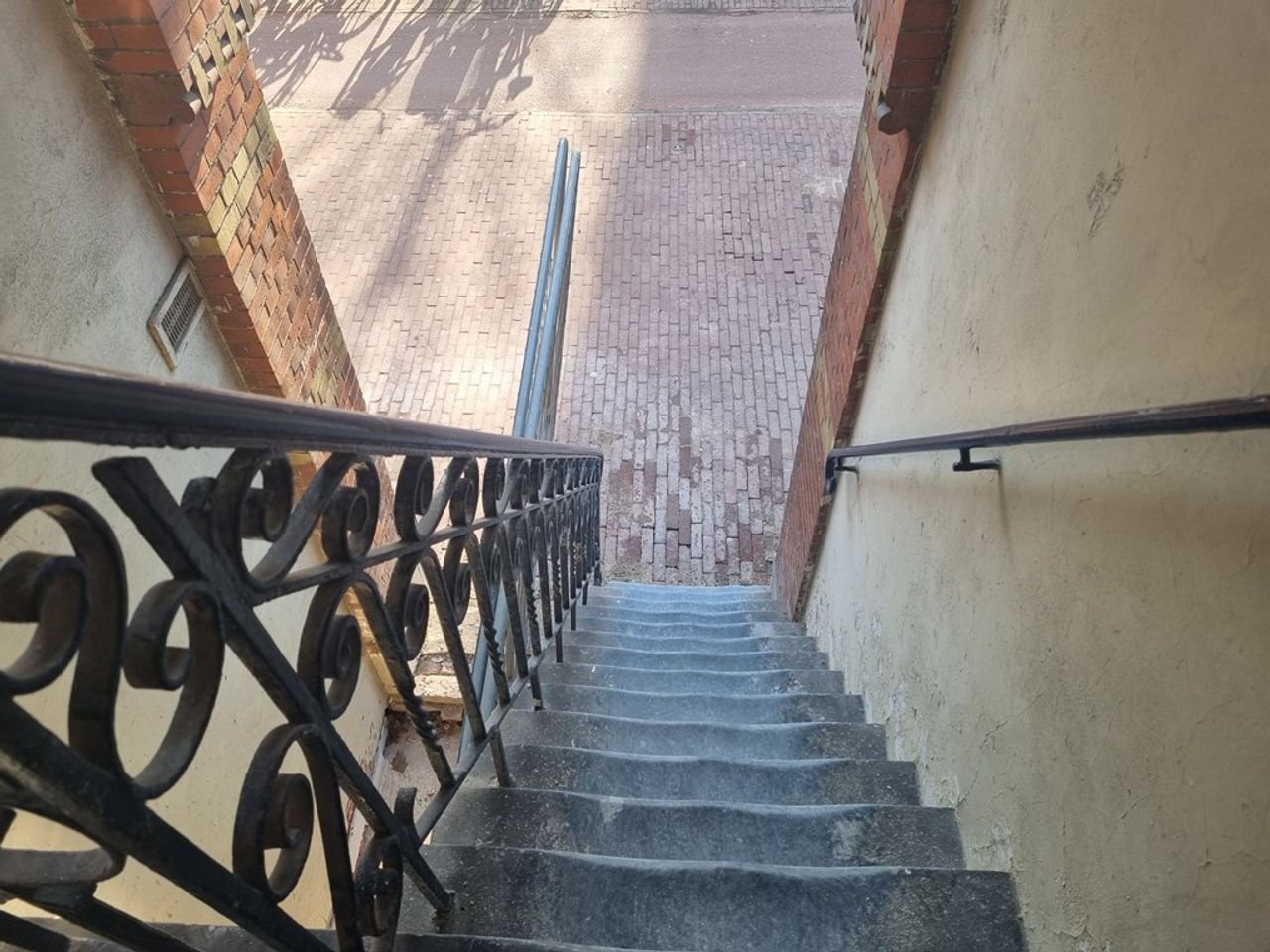 Luxury 2-bedroom apartment on the Overtoom - Image 20