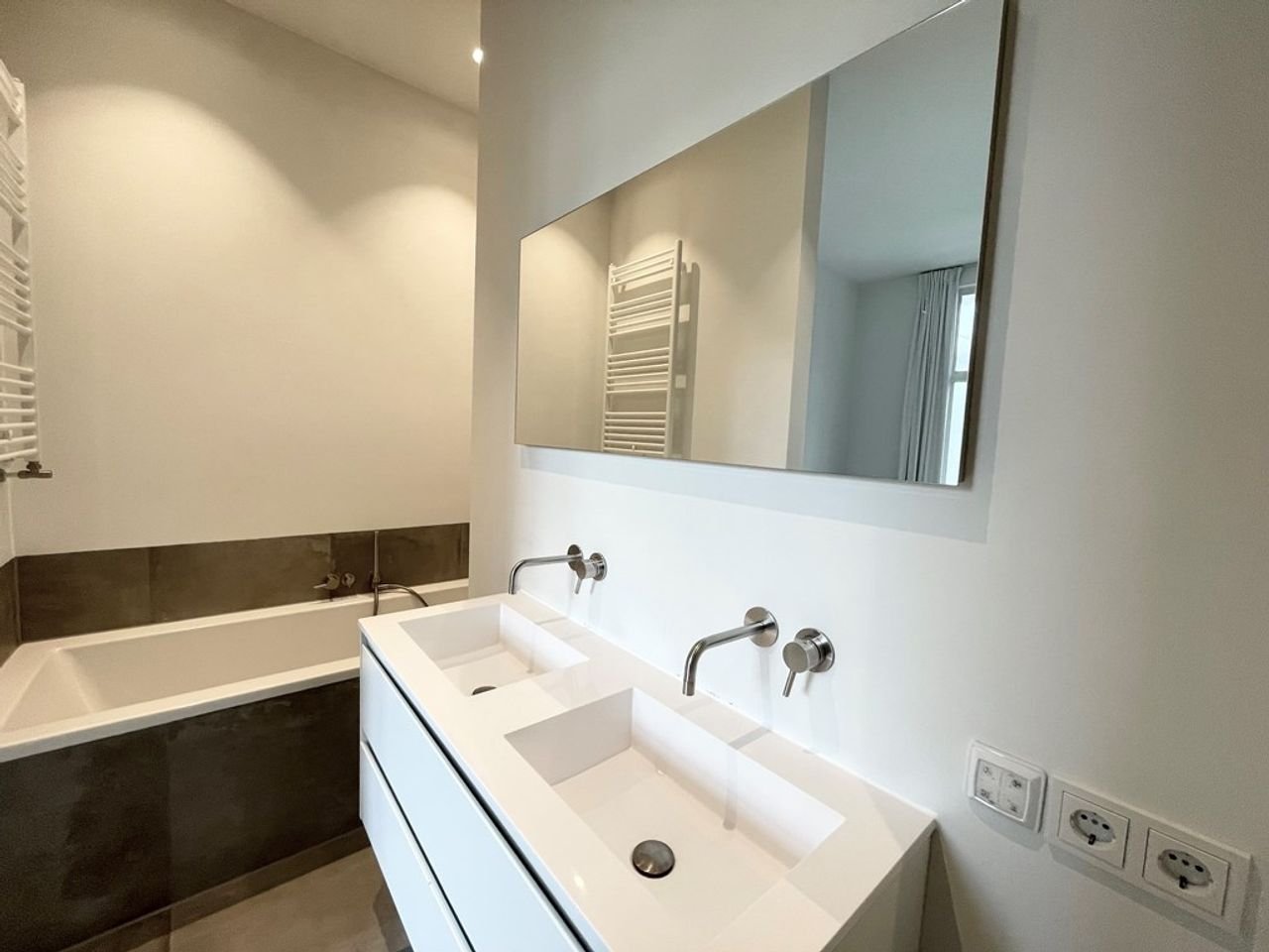 Luxury 2-bedroom apartment on the Overtoom - Image 6