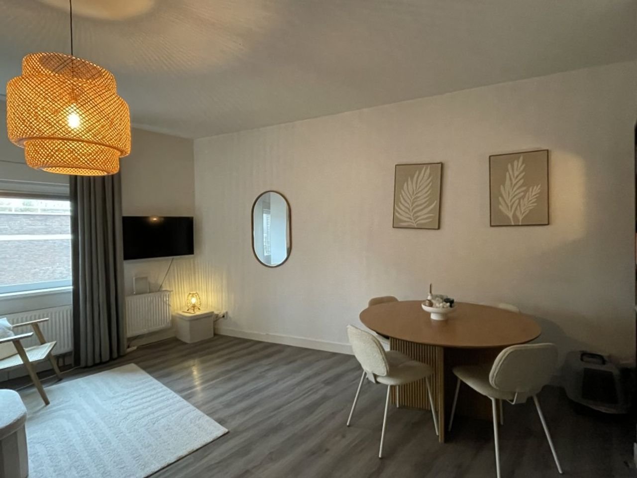 Central living with balcony in Apeldoorn - Image 3