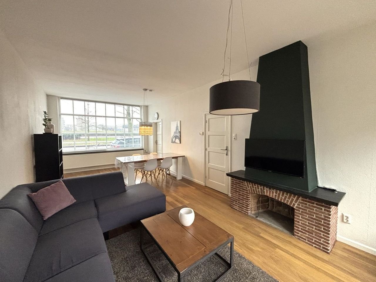 Furnished apartment with city garden - Image 4