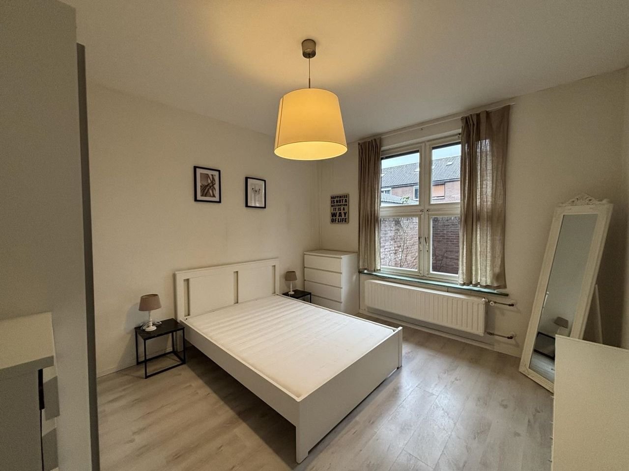 Furnished apartment with city garden - Image 7