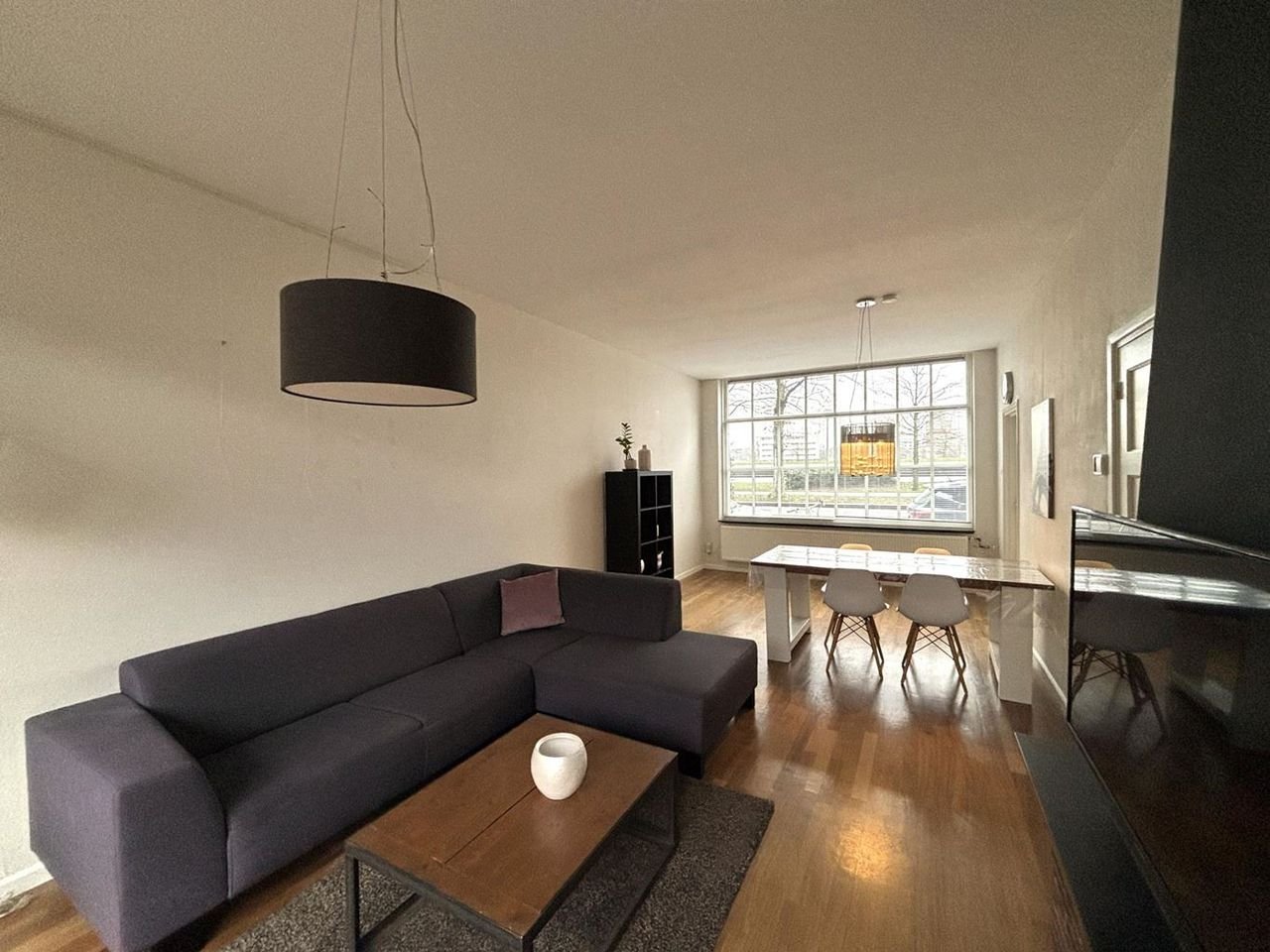 Furnished apartment with city garden - Image 3