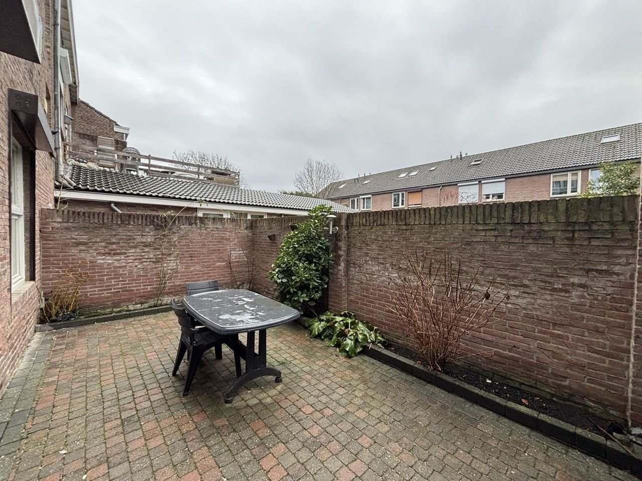 Furnished apartment with city garden - Image 14