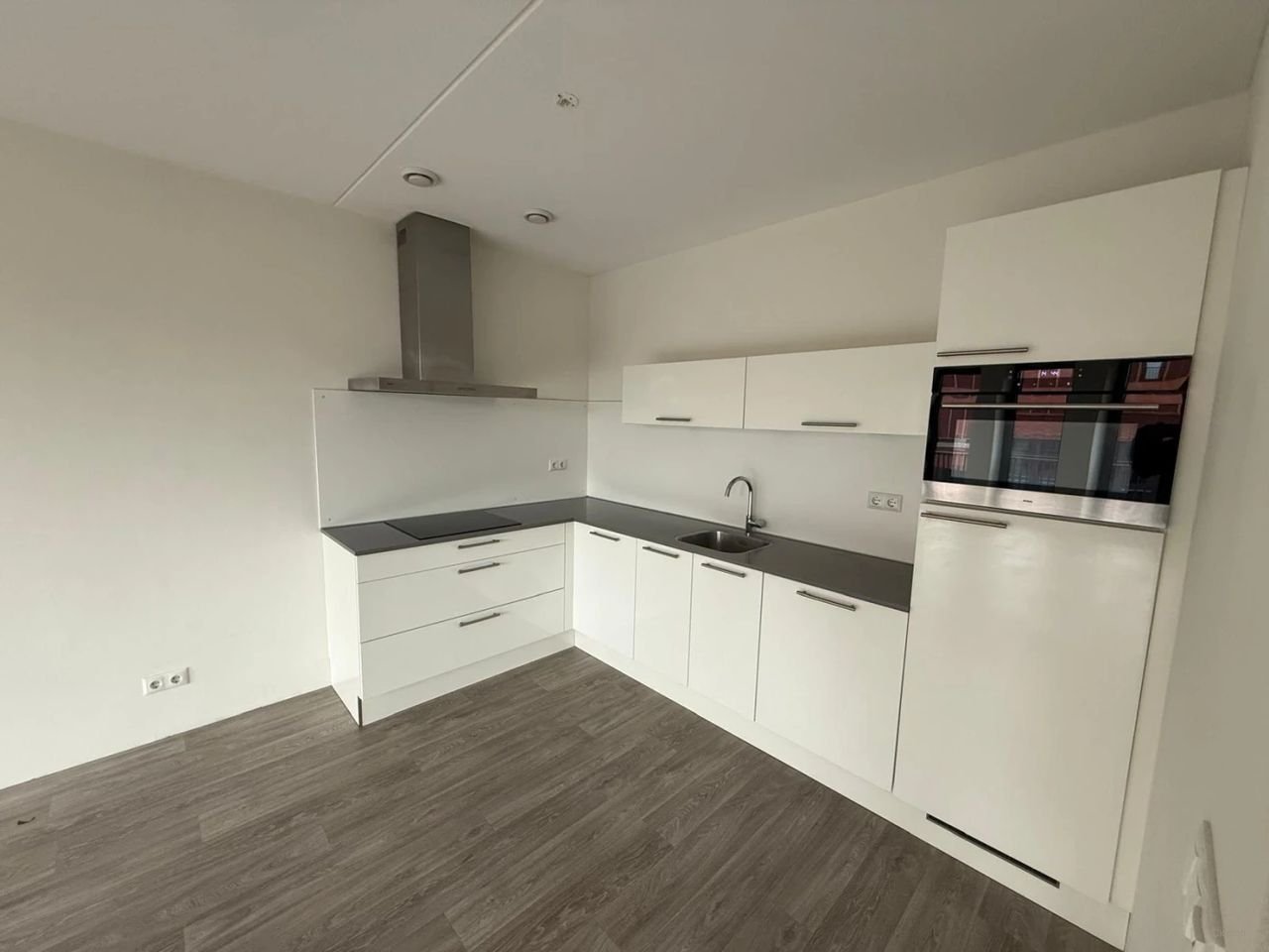 Modern living in Polverpark with parking - Image 5