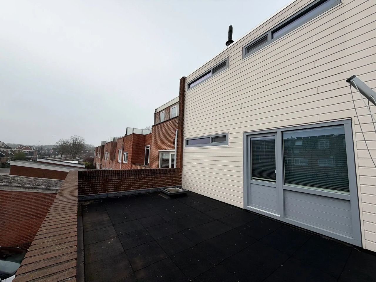 Gerenoveerd huis met eigen parkeerplek - Afbeelding 16