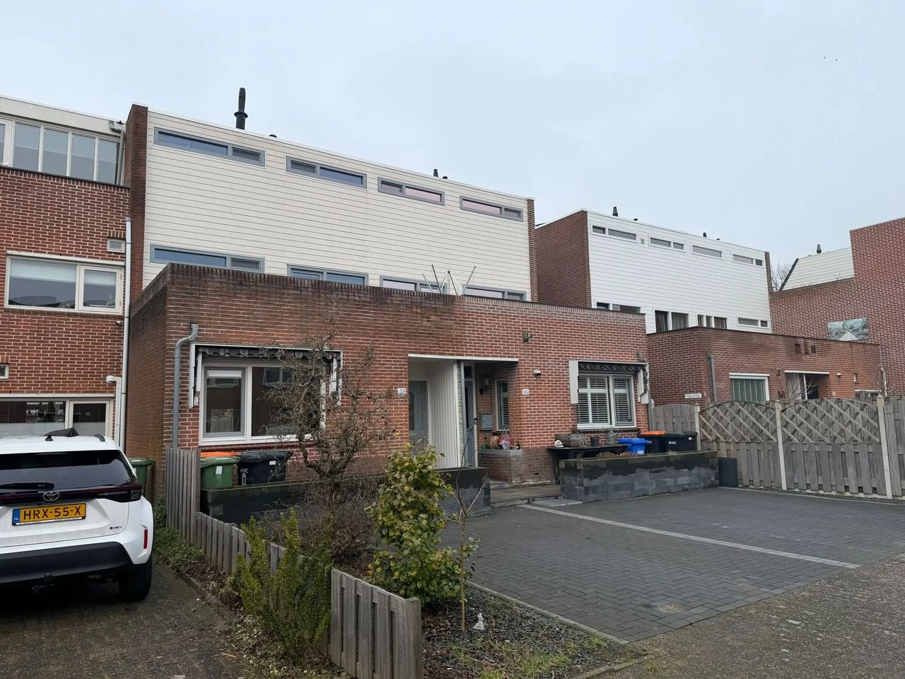 Gerenoveerd huis met eigen parkeerplek - Afbeelding 1