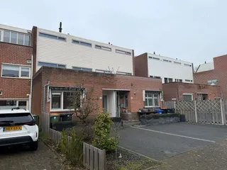Gerenoveerd huis met eigen parkeerplek