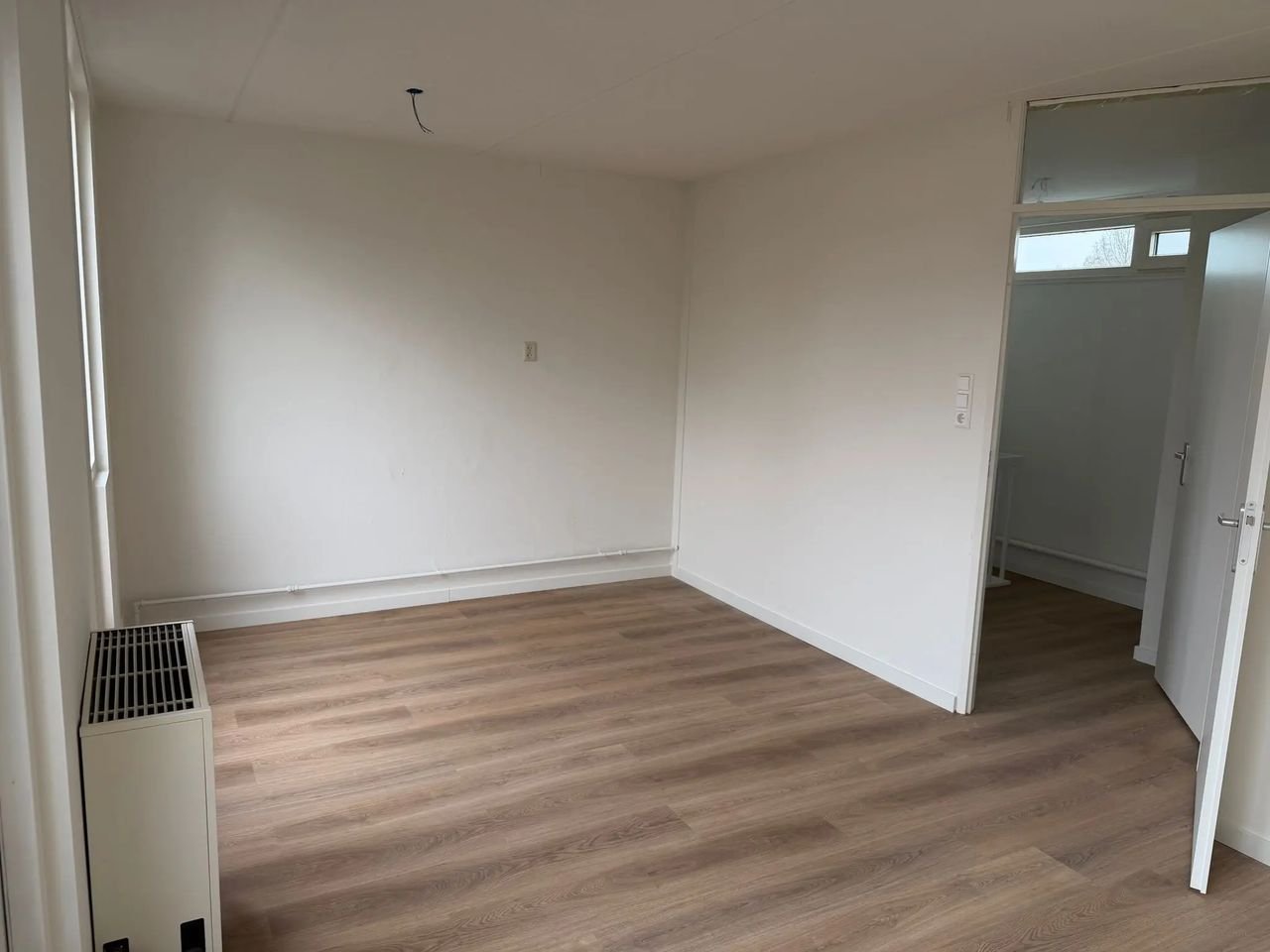 Gerenoveerd huis met eigen parkeerplek - Afbeelding 13