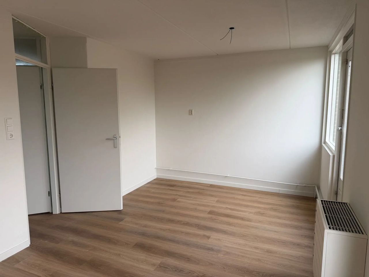 Gerenoveerd huis met eigen parkeerplek - Afbeelding 10