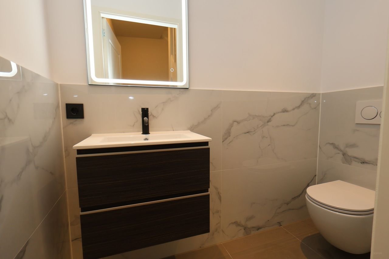 Gerenoveerd bovenhuis met terras en label A - Afbeelding 9