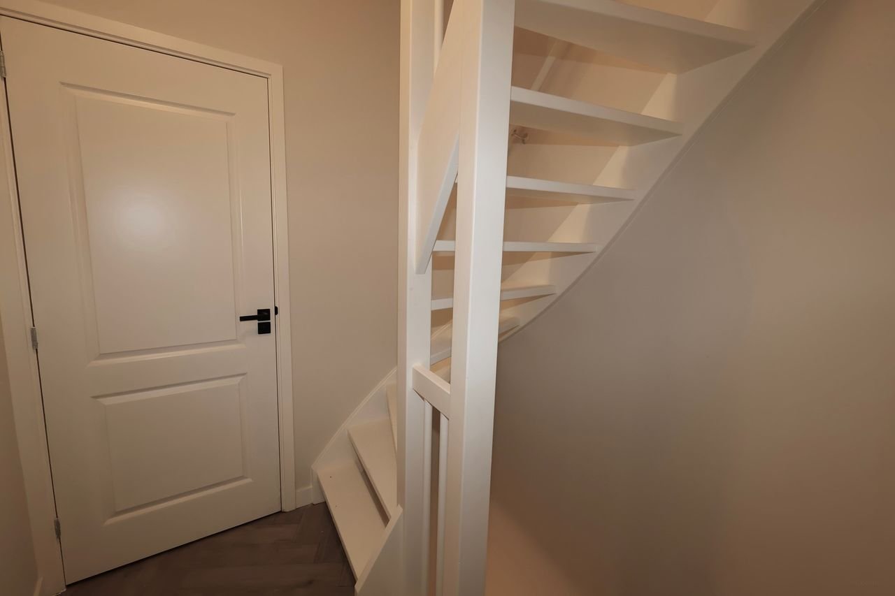 Gerenoveerd bovenhuis met terras en label A - Afbeelding 8