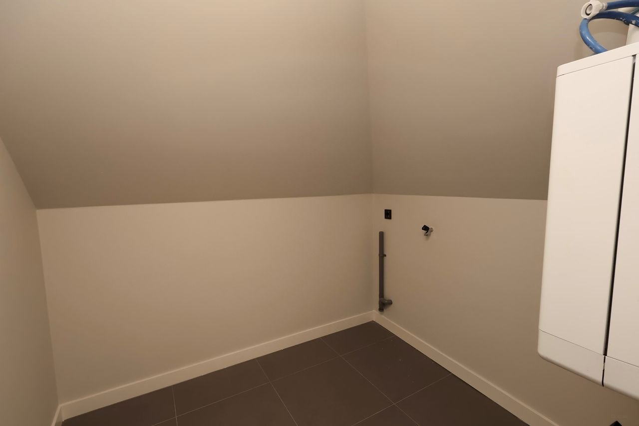 Gerenoveerd bovenhuis met terras en label A - Afbeelding 17