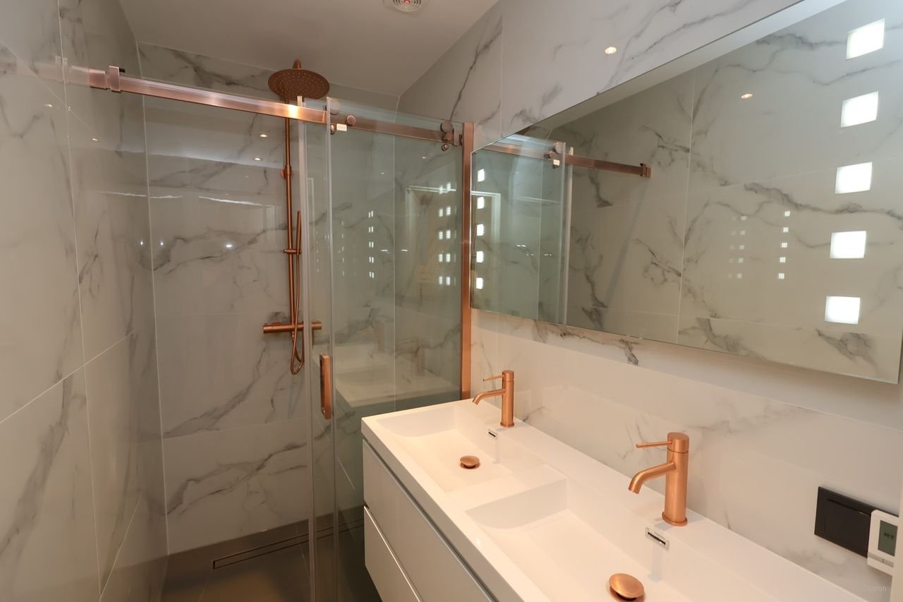 Gerenoveerd bovenhuis met terras en label A - Afbeelding 16