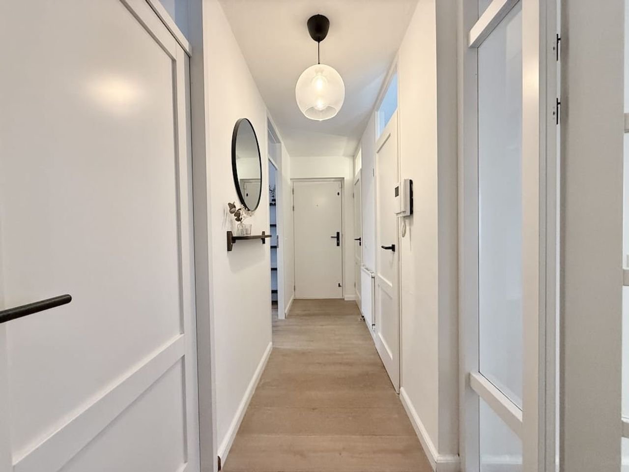 Modern appartement met balkon in Oud-West - Afbeelding 12