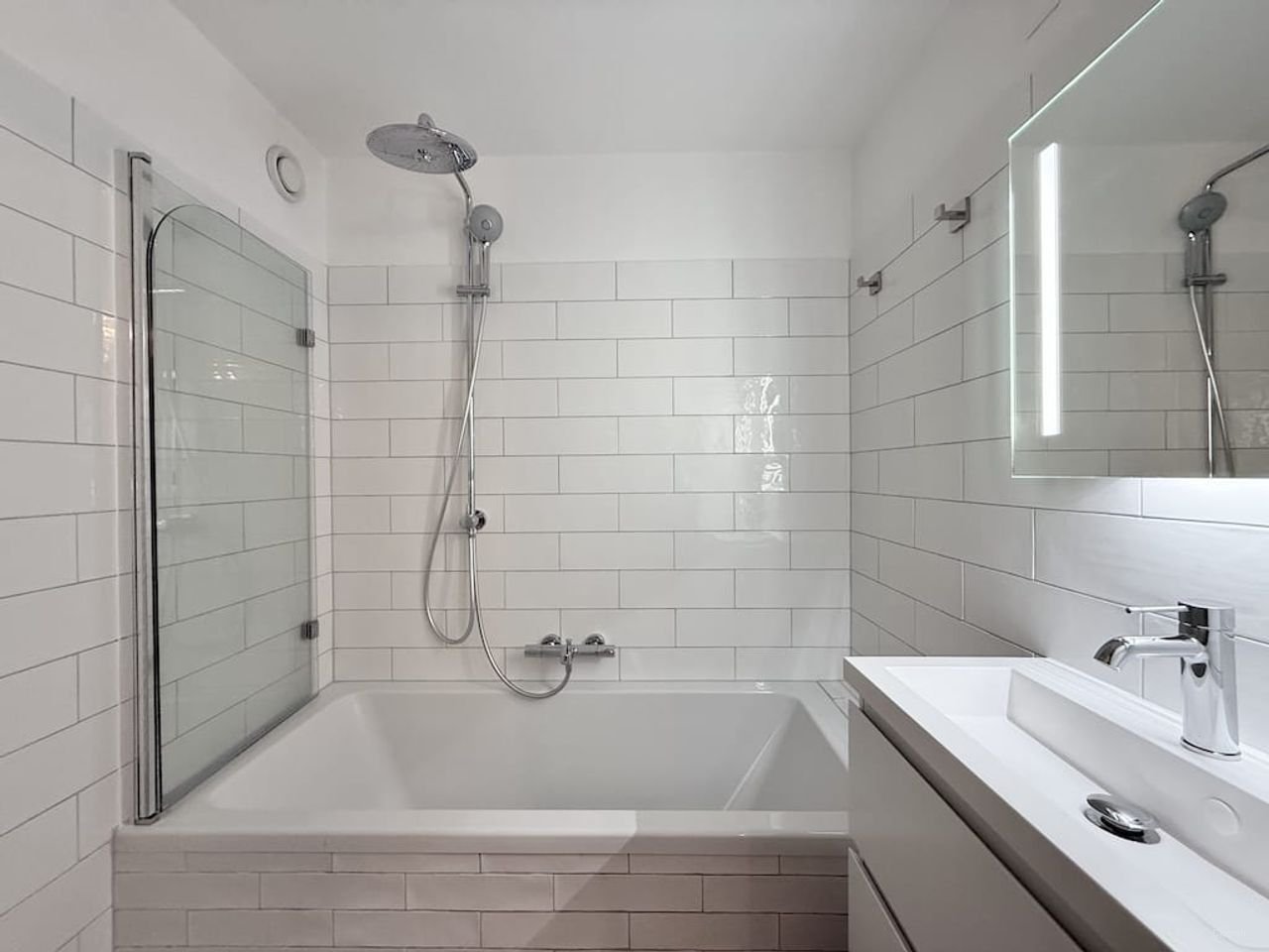 Modern appartement met balkon in Oud-West - Afbeelding 13