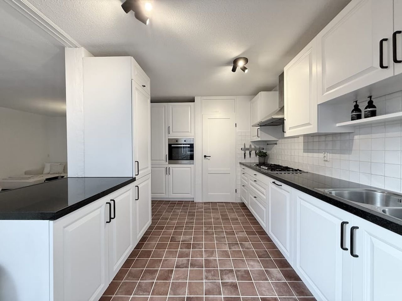 Modern appartement met balkon in Oud-West - Afbeelding 4