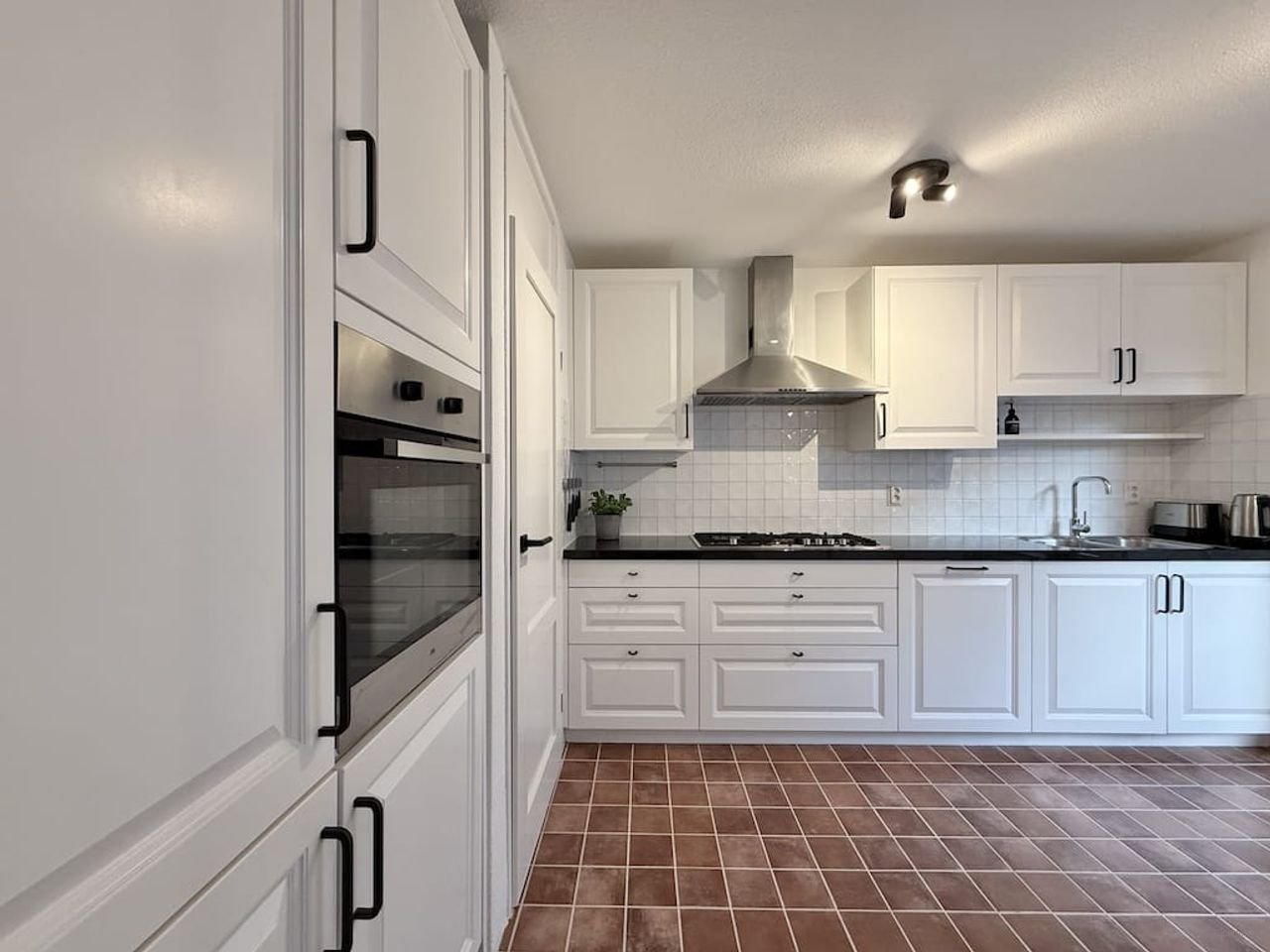 Modern appartement met balkon in Oud-West - Afbeelding 5