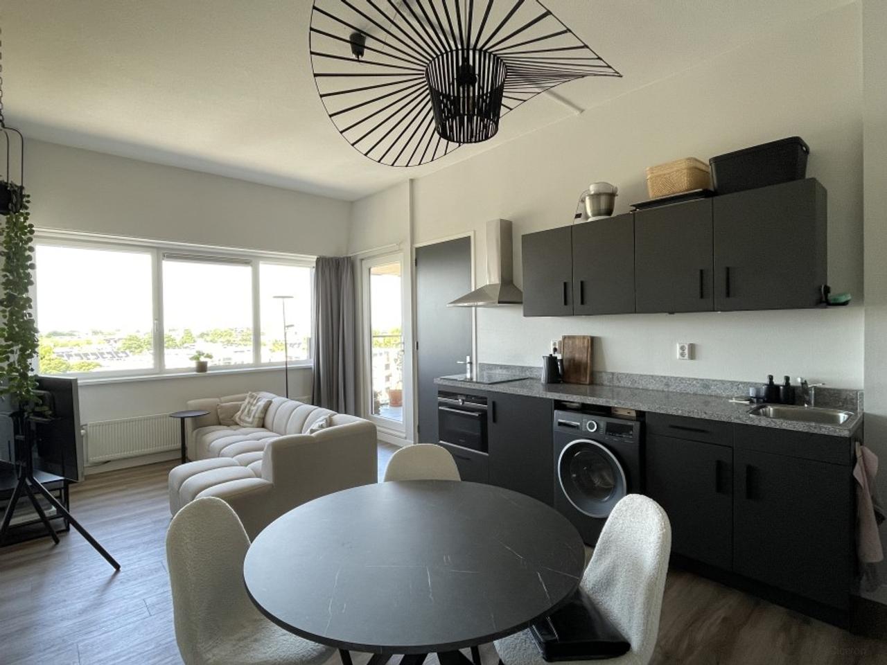 2-kamerappartement met balkon aan Hogeweg - Afbeelding 2