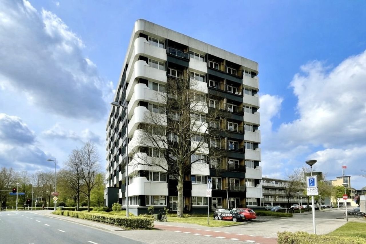 Modern 2-kamer appartement met balkon en gym - Afbeelding 1