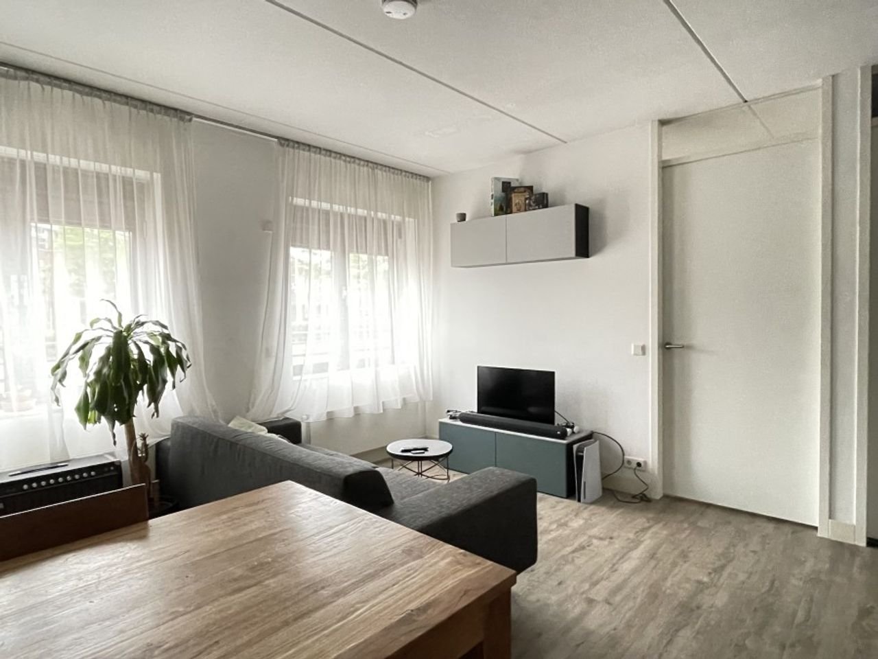 Modern 2-bedroom apartment near the station - Image 3