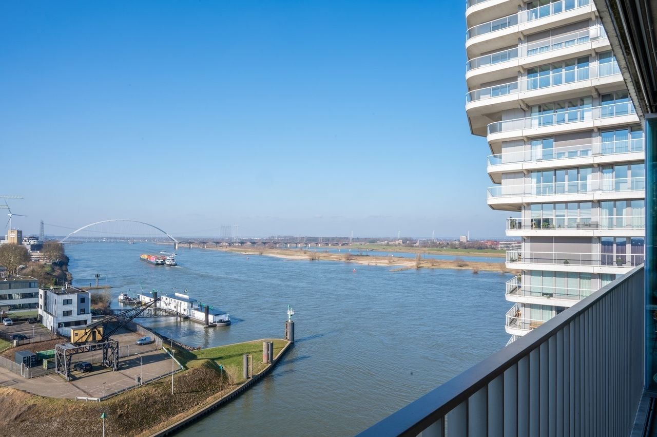 Spacious apartment with Waal river views on the 8th floor - Image 46