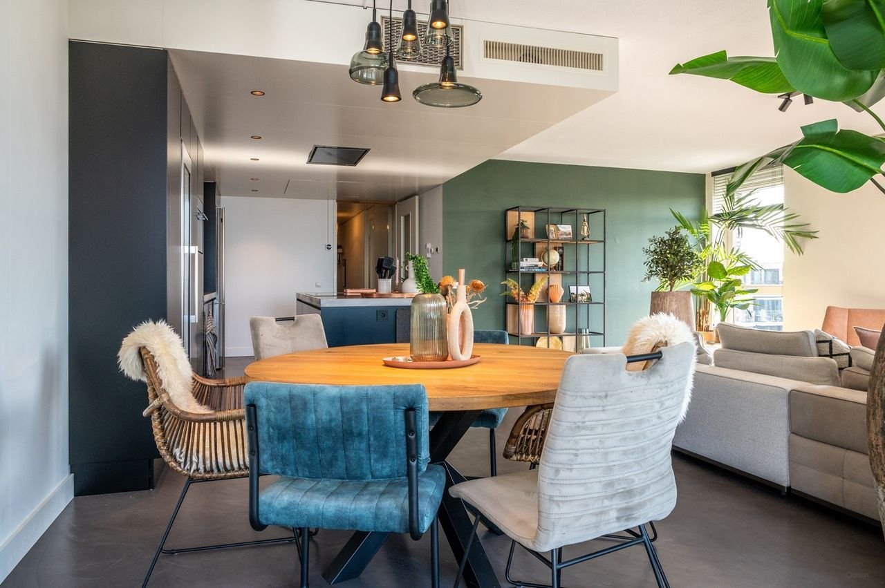 Spacious apartment with Waal river views on the 8th floor - Image 32