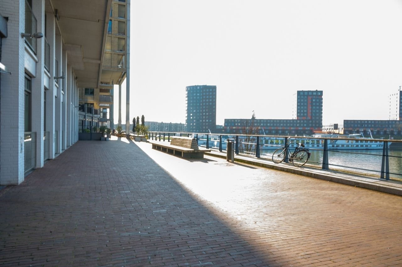 Spacious apartment with Waal river views on the 8th floor - Image 47