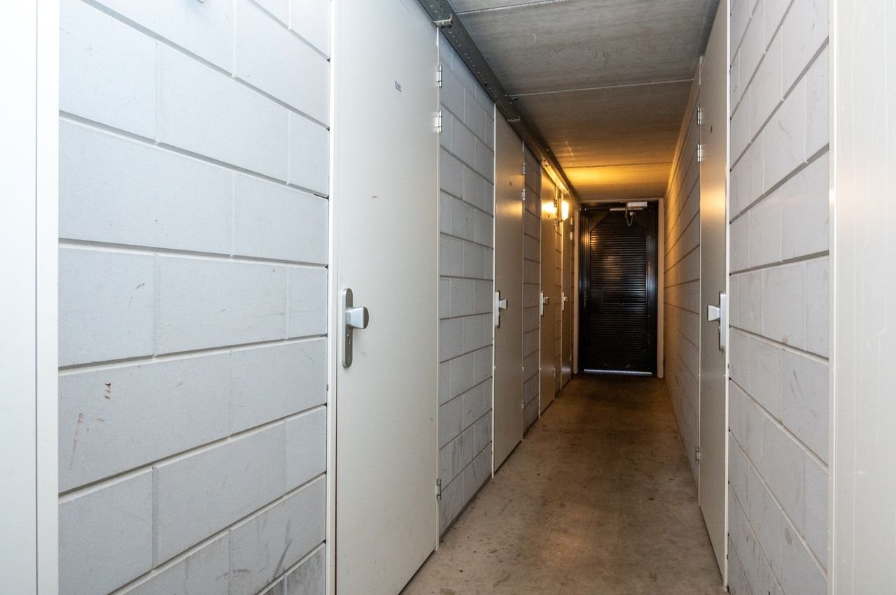 Spacious apartment with Waal river views on the 8th floor - Image 45