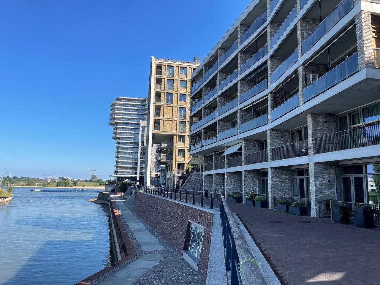 Spacious apartment with Waal river views on the 8th floor - Image 48