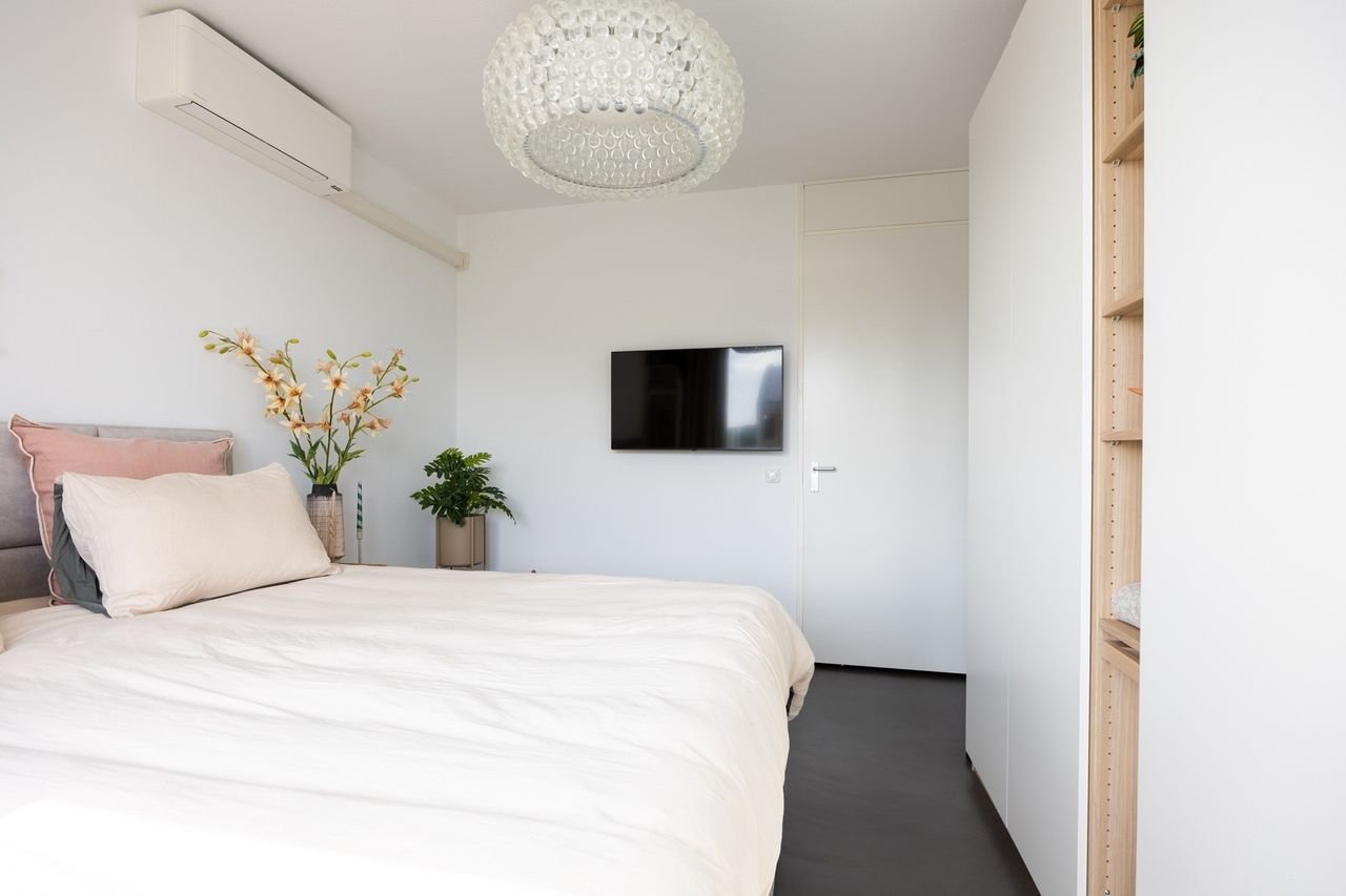 Spacious apartment with Waal river views on the 8th floor - Image 17