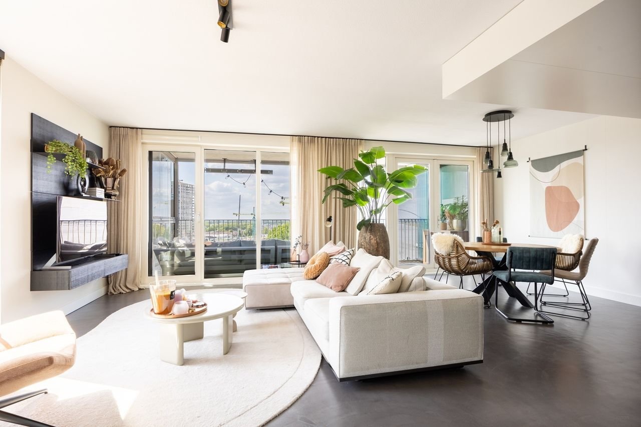 Spacious apartment with Waal river views on the 8th floor - Image 28