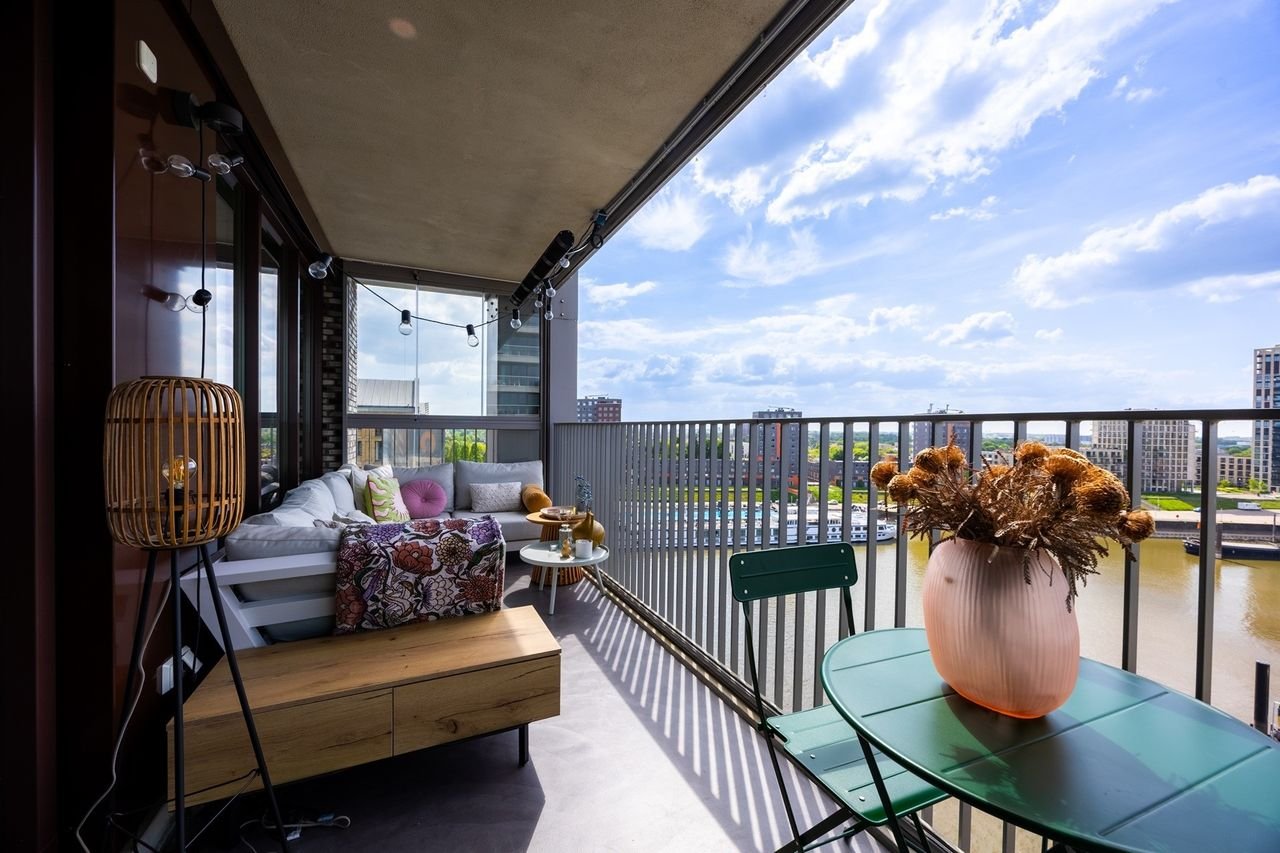 Spacious apartment with Waal river views on the 8th floor - Image 40