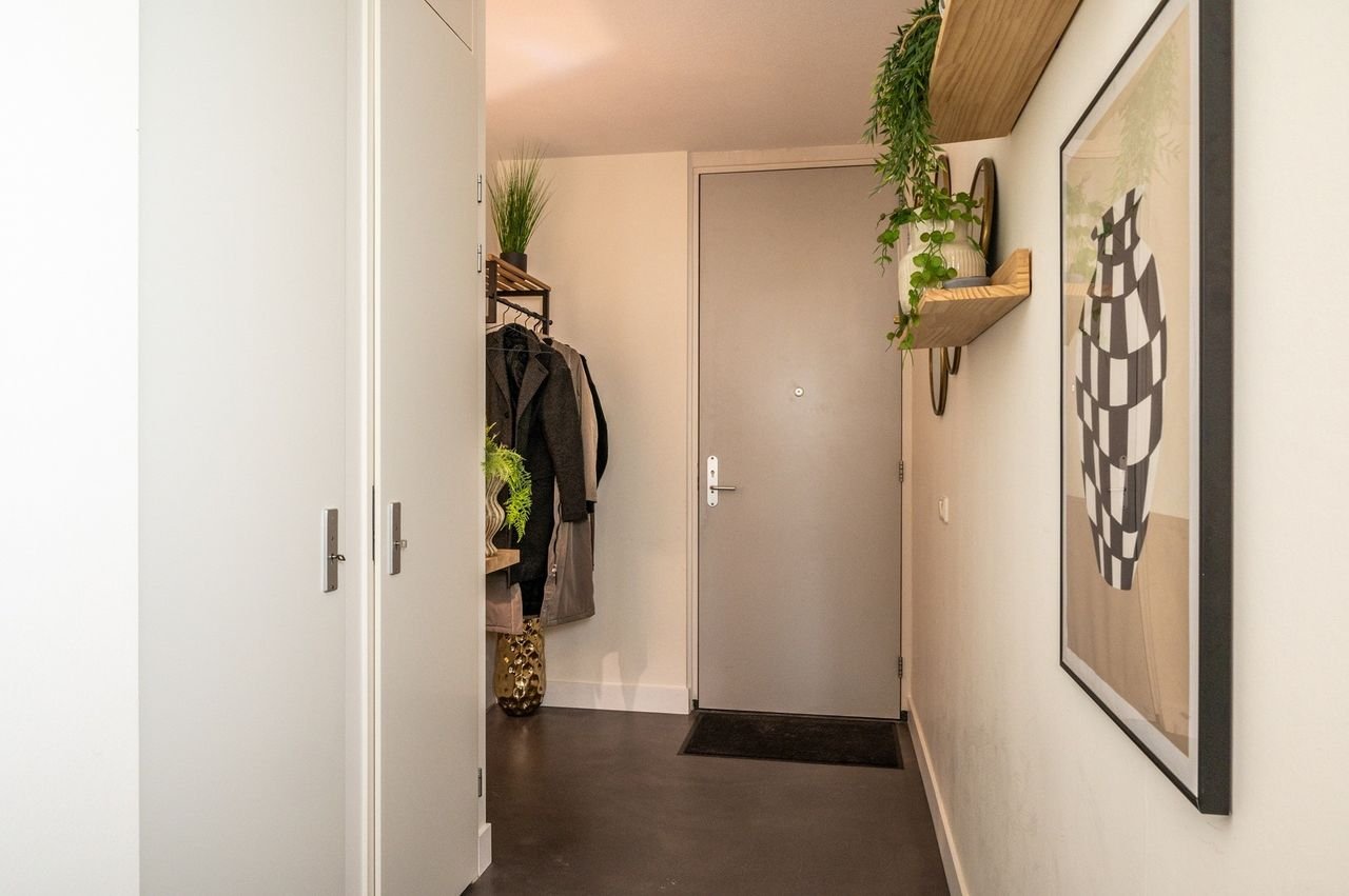 Spacious apartment with Waal river views on the 8th floor - Image 8