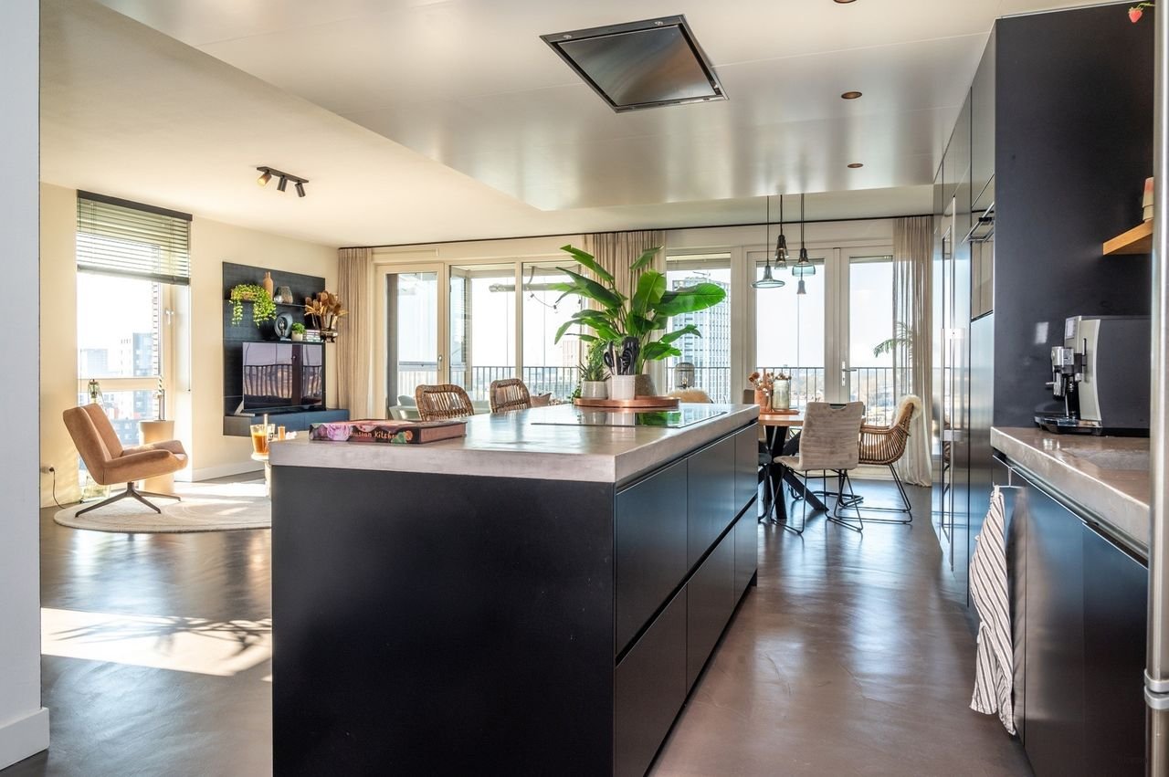 Spacious apartment with Waal river views on the 8th floor - Image 20