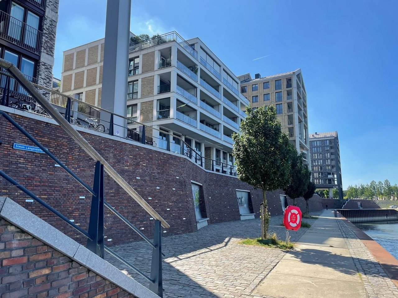 Spacious apartment with Waal river views on the 8th floor - Image 51