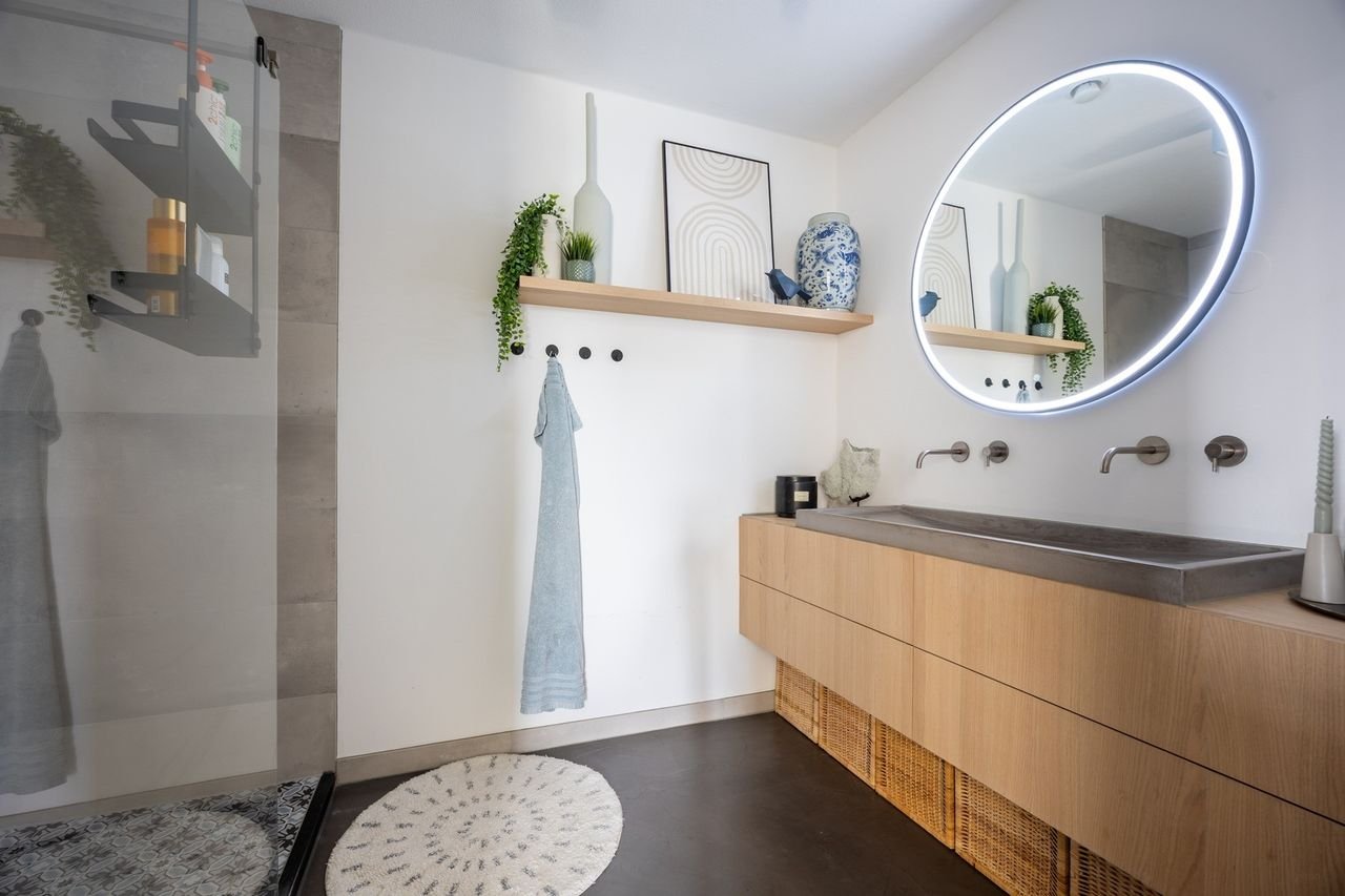 Spacious apartment with Waal river views on the 8th floor - Image 12