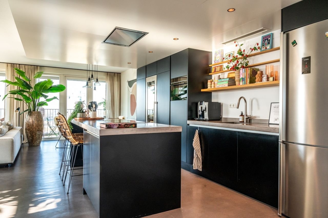 Spacious apartment with Waal river views on the 8th floor - Image 21