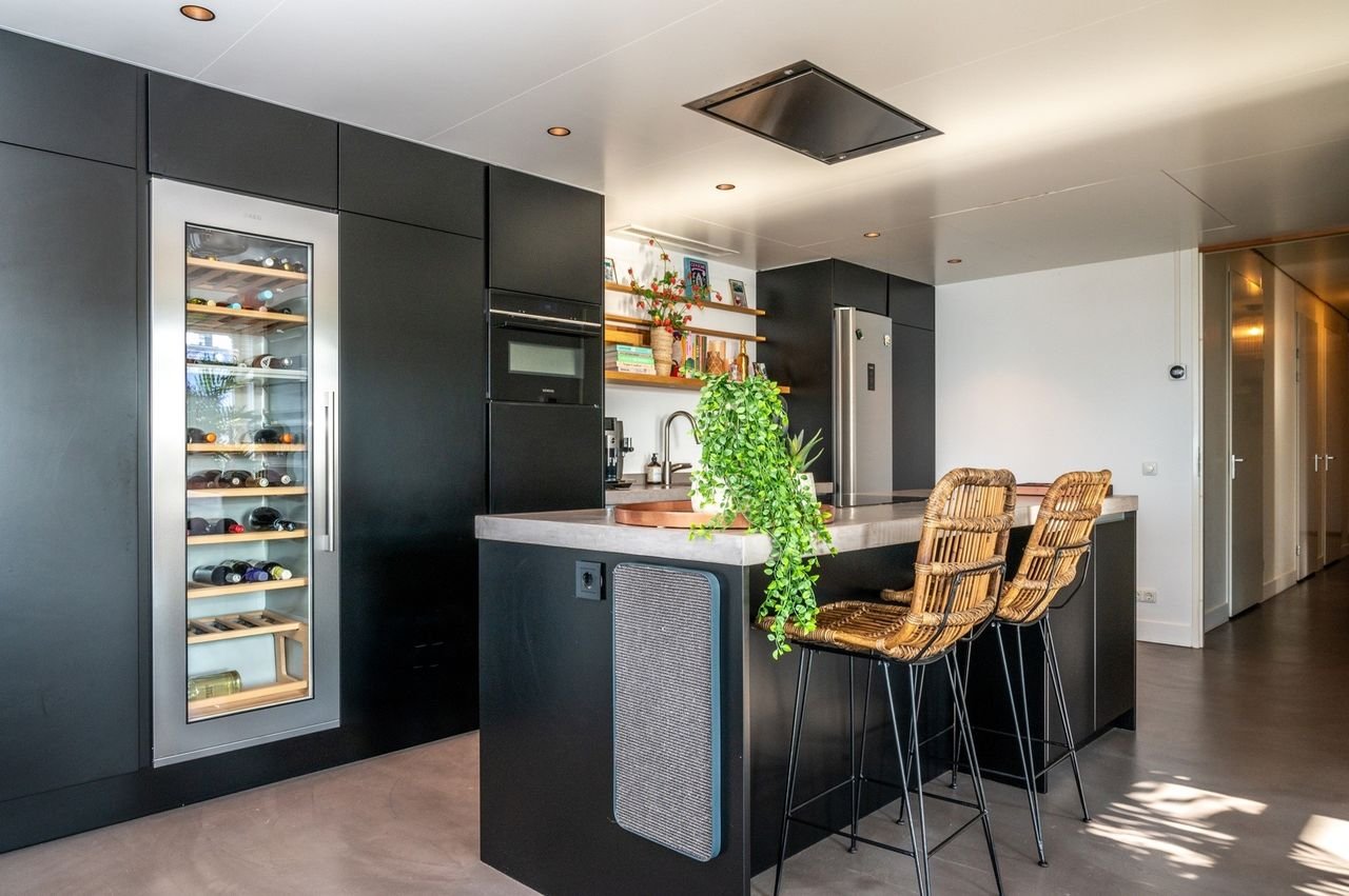 Spacious apartment with Waal river views on the 8th floor - Image 23