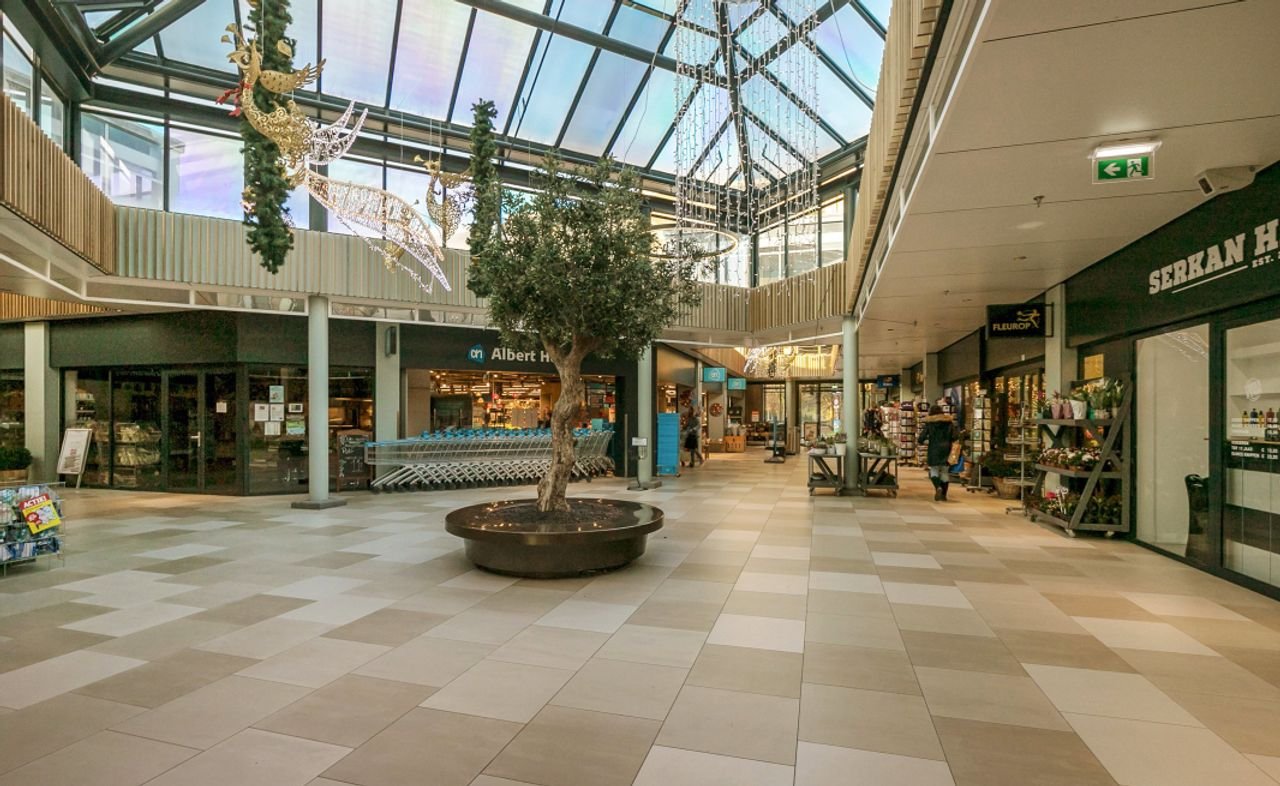 Spacious 3-room apartment with balcony in Middenhoven - Image 2