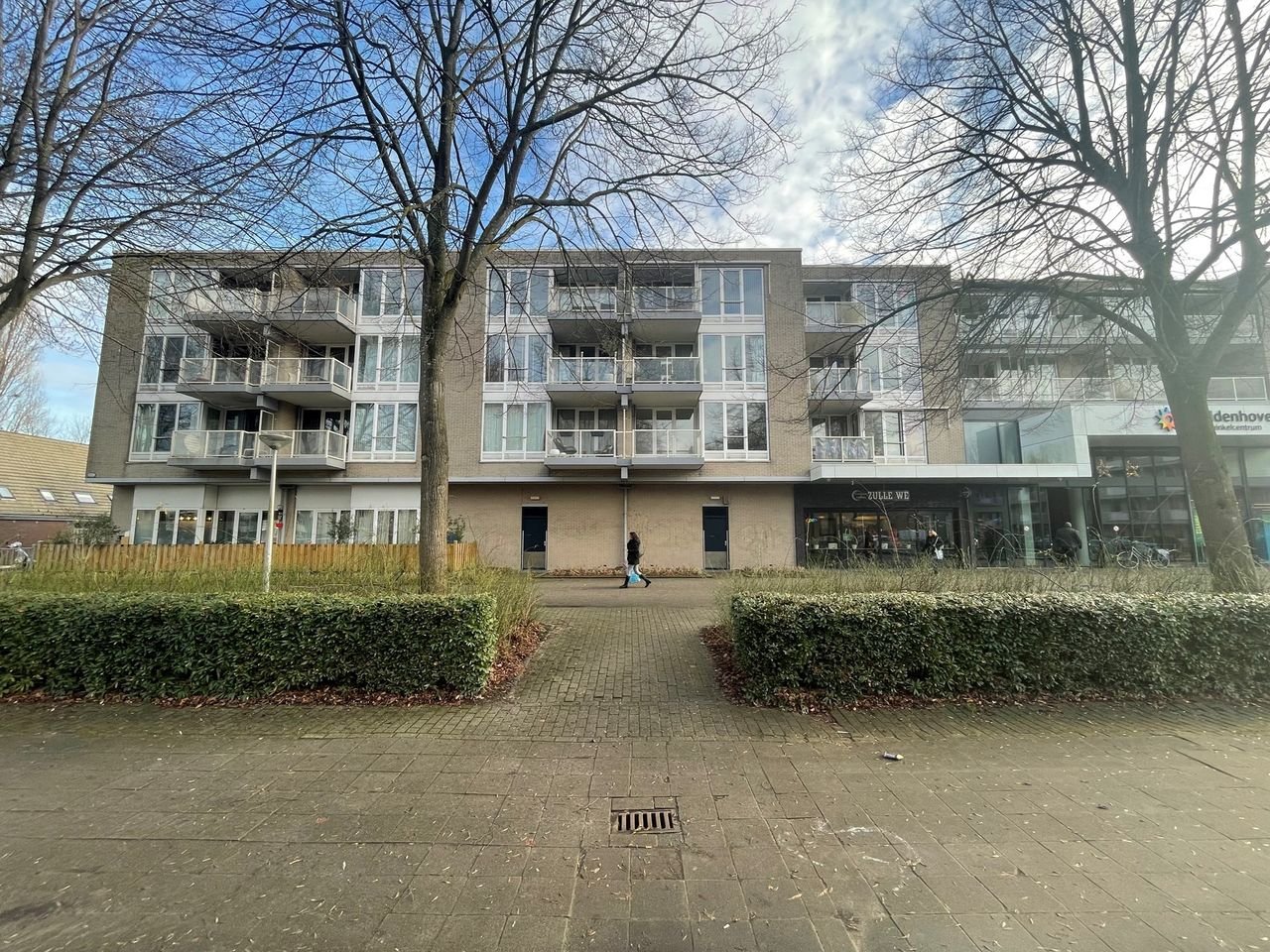 Spacious 3-room apartment with balcony in Middenhoven - Image 1