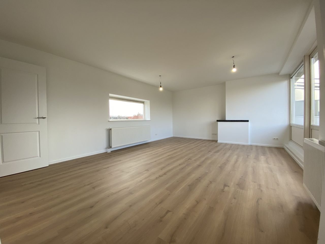 Bright top-floor apartment with a full-length balcony - Image 6